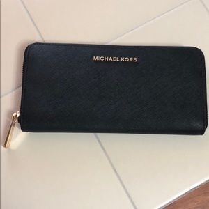 BRAND NEW AUTHENTIC Michael Kors wallet